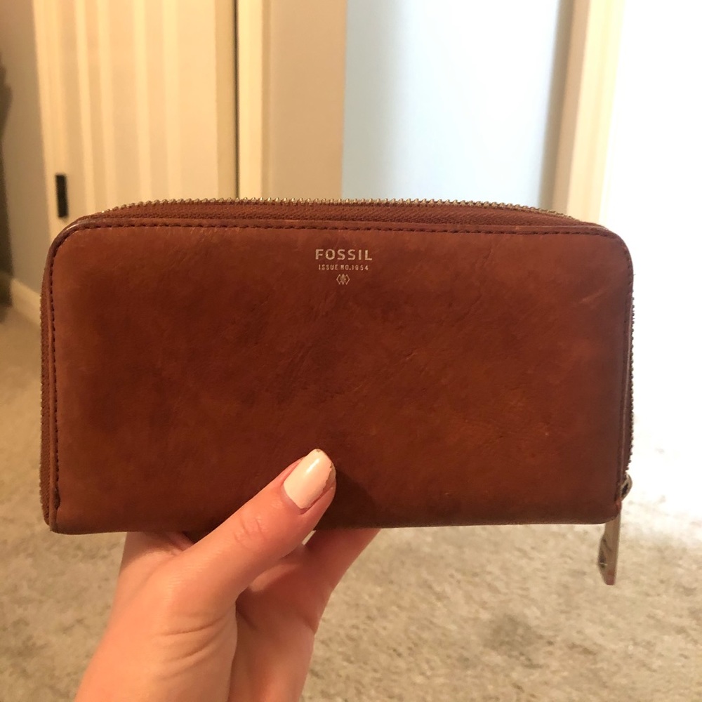 Brown Fossil wallet!!